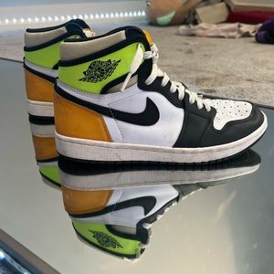 Jordan 1 Retro High White Black Volt University Gold